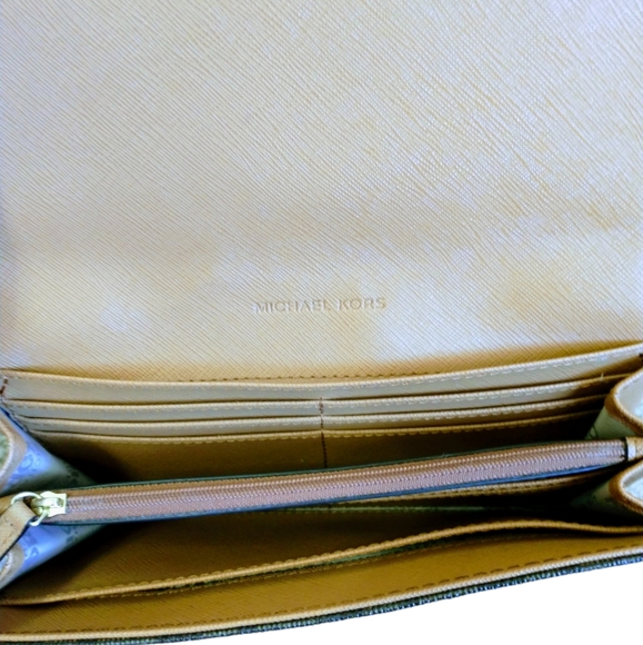 Michael Kors Fulton Monogram Wallet - Picture 12 of 14